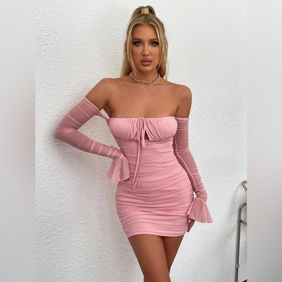 NWT Off Shoulder long sleeve pink bodycon - Picture 1 of 2